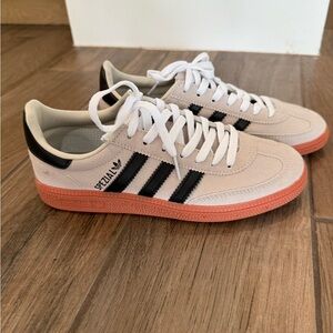 Adidas sambas in taupe/black size 6 1/2
